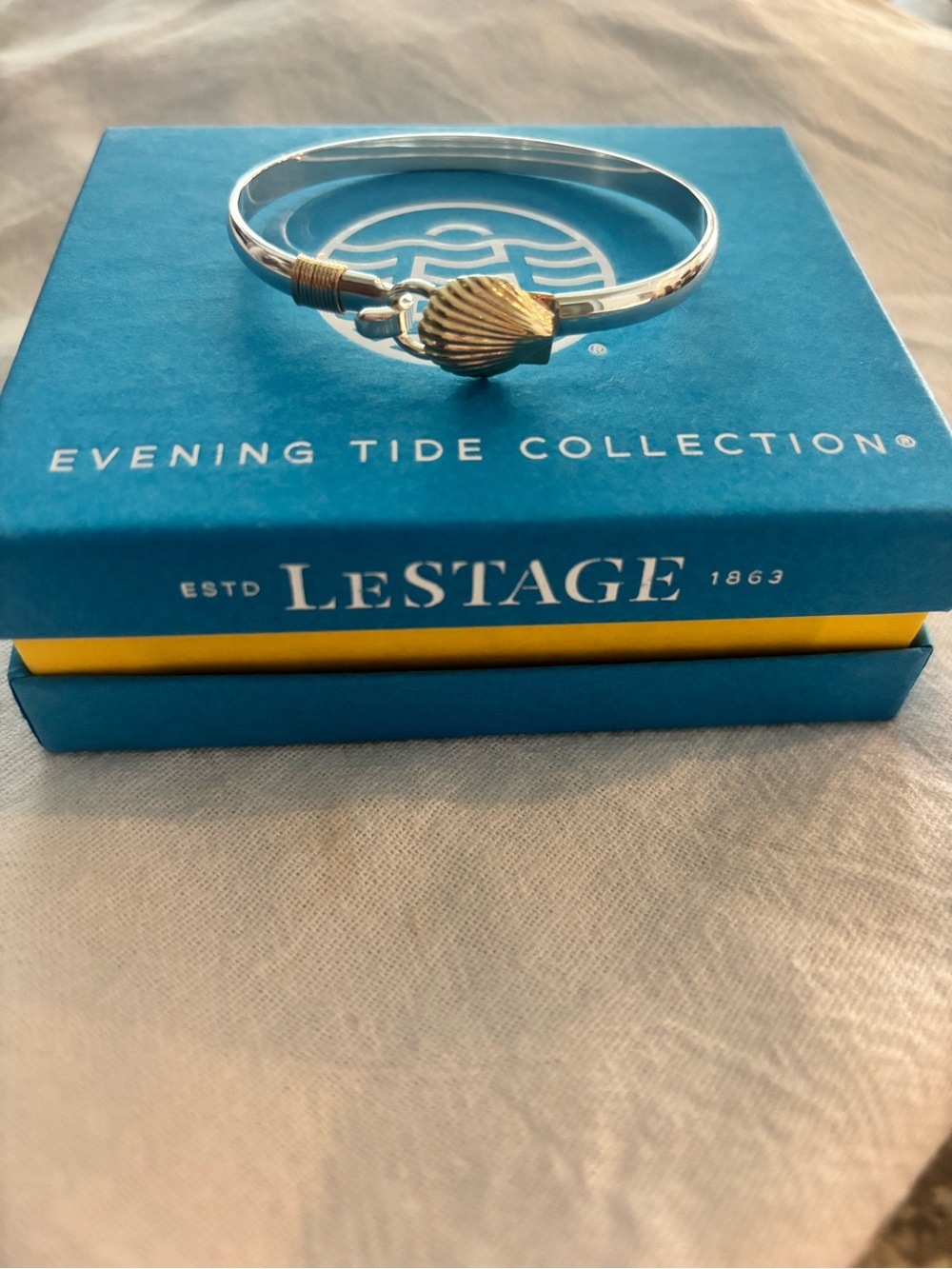 Two-Tone Seashell hook Bracelet - Gold & Silver